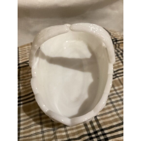 Vintage Westmoreland Milk Glass Grape & Vine Split Handle Basket/Candy Dish - Picture 5 of 12